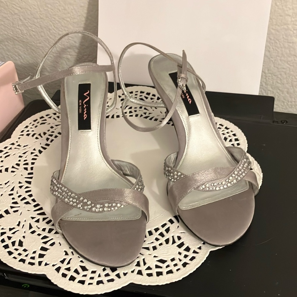 Nina New York Leather Grey W/Rhinestones Dress 3” heels Size 8M